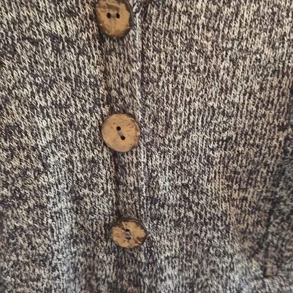 Greay front button cardigan - Picture 2 of 4